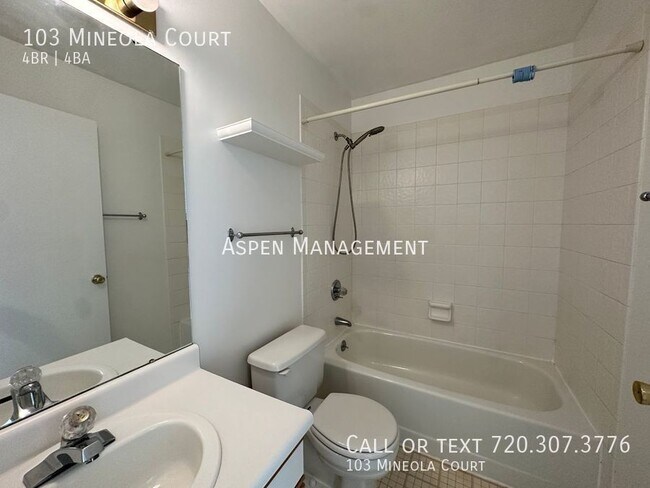 Building Photo - 103 Mineola Ct