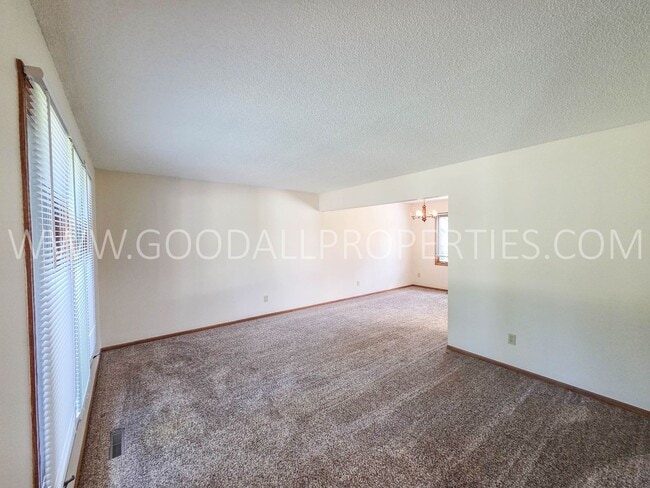 Building Photo - 1104 Prairie View Dr