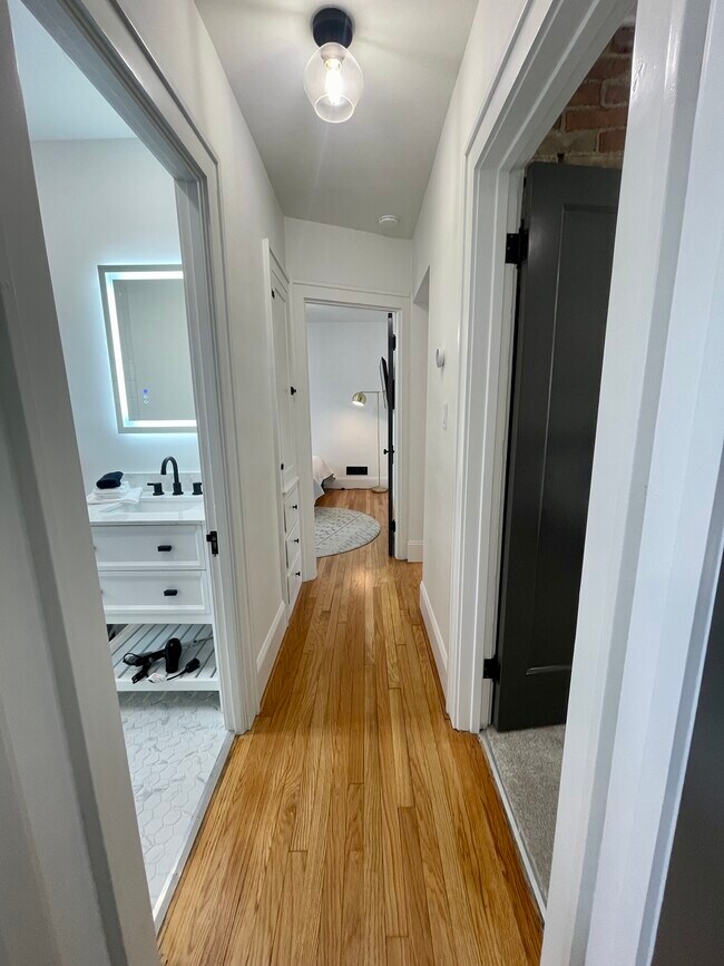Building Photo - 3888 W 157th St