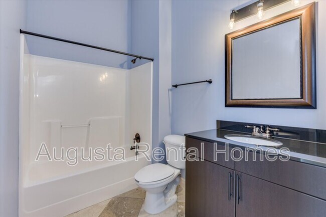 Building Photo - 936 Broad St