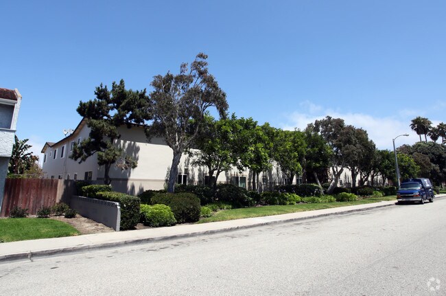 Building Photo - 5009 Nautilus St