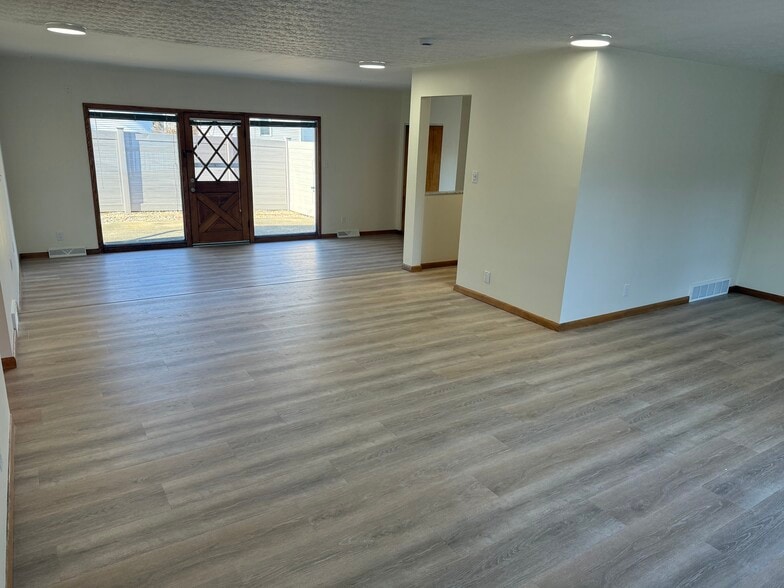 New luxury flooring - 757 Southeast Ave