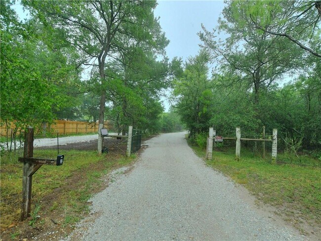 Building Photo - 208 Sendero Cove