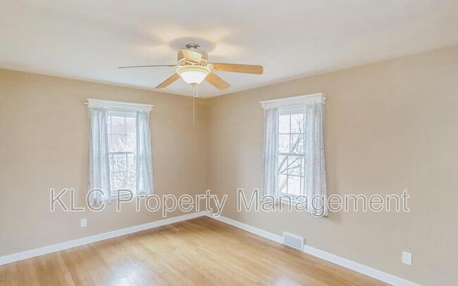 Building Photo - 7105 Sunset Terrace
