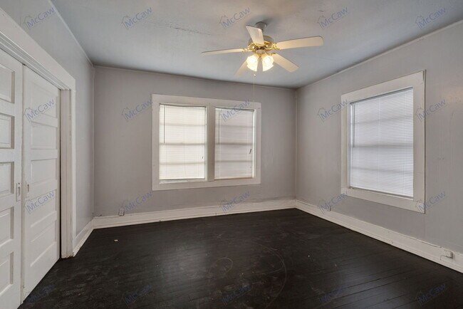 Building Photo - 1209 Gladiolus St