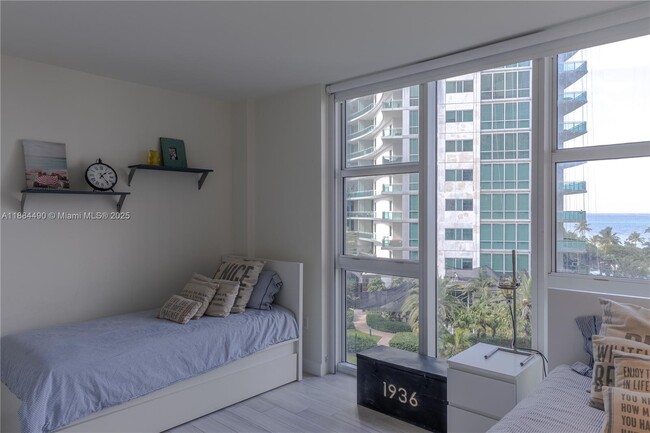 Building Photo - 10275 Collins Ave