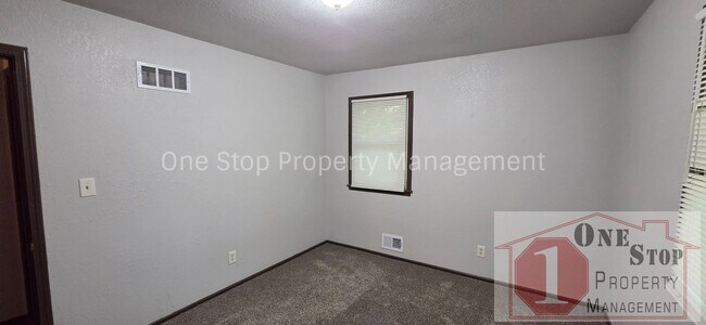 Building Photo - 8713 E 111 St