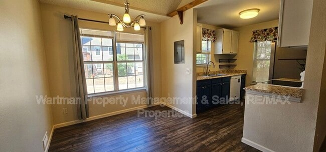 Building Photo - 2039 Palm Dr