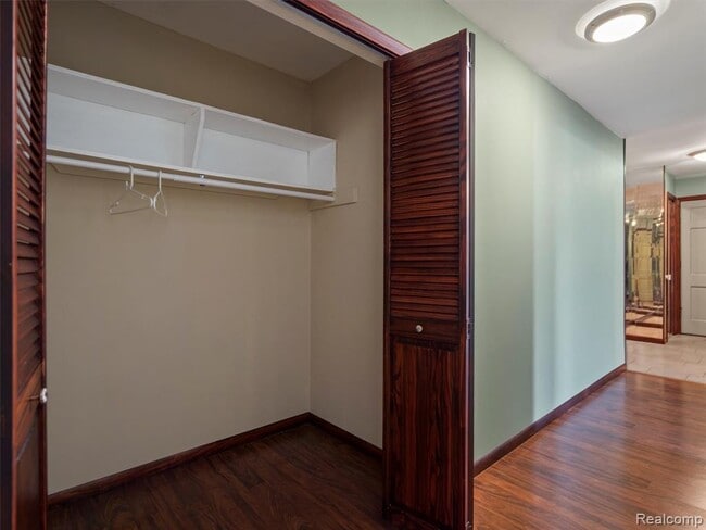 Building Photo - 27689 Echo Valley W