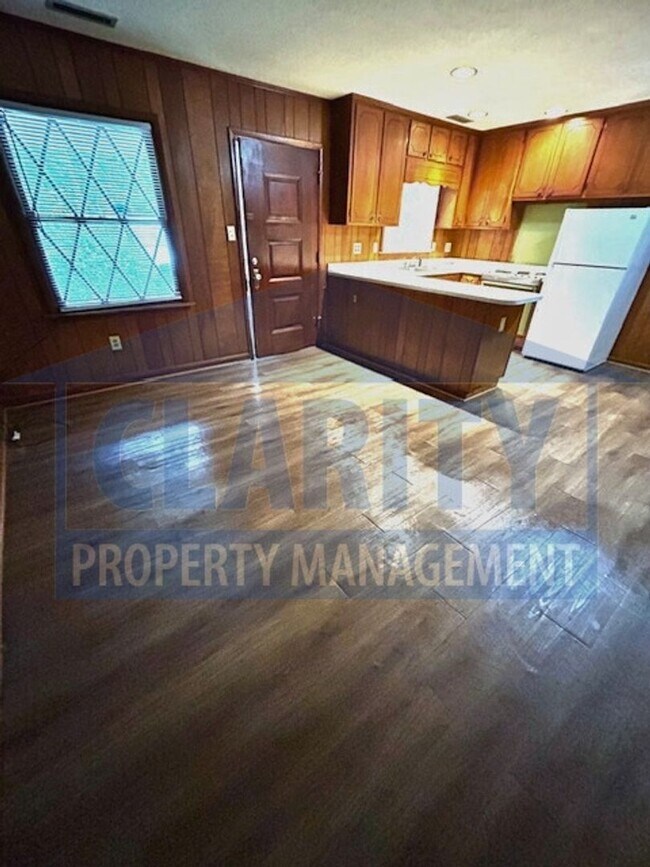 Building Photo - 405 Emmett Ave NW