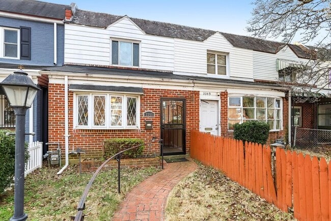 Building Photo - 3351 Clay St NE