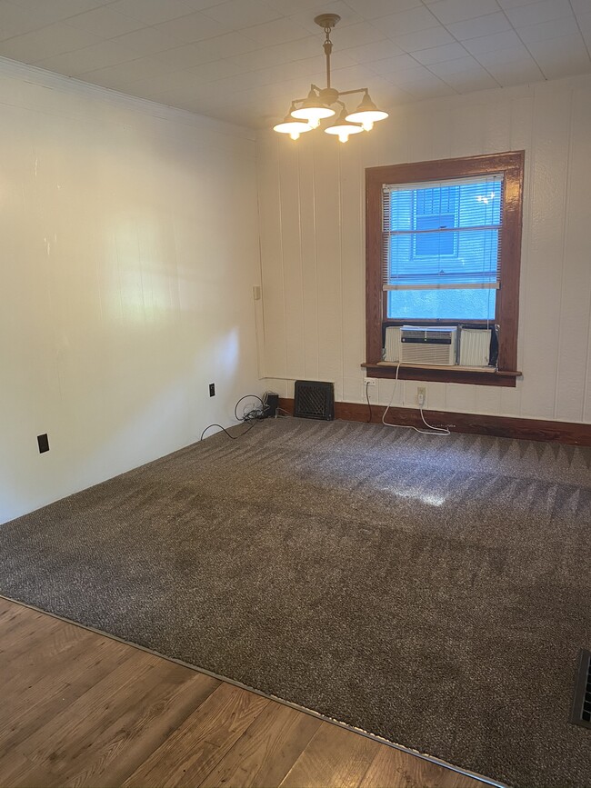 Building Photo - Private Room 714