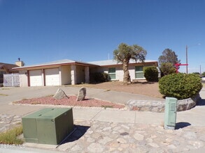 Building Photo - 4699 Round Rock Dr