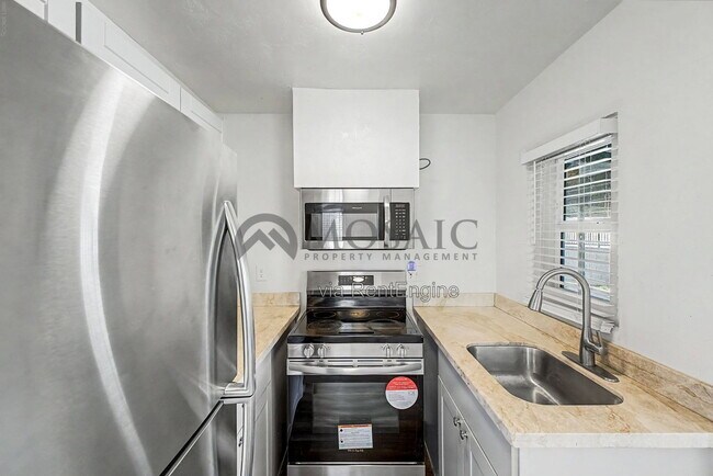 Building Photo - 2401 W Monroe St