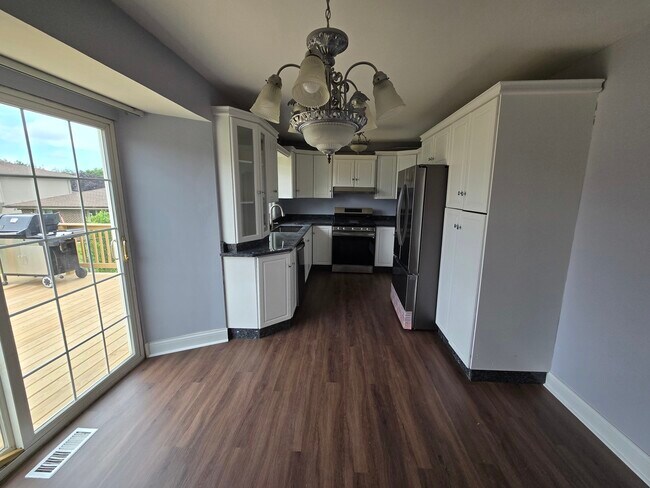 Building Photo - 15542 Sierra Dr