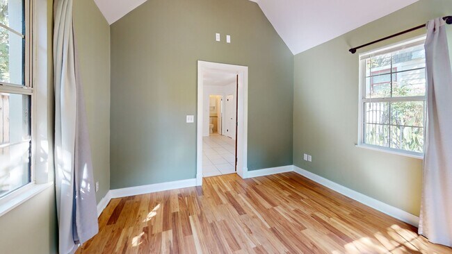 Building Photo - One bedroom, one bath beautiful home near Crescent Lake- move in now- 1/2 off first month rent an...