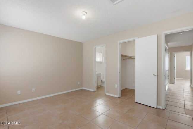 Building Photo - 3413 Yellow Rose St