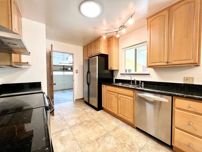 Building Photo - Updated 3-Bed / 2-Bath Single-Family Home!