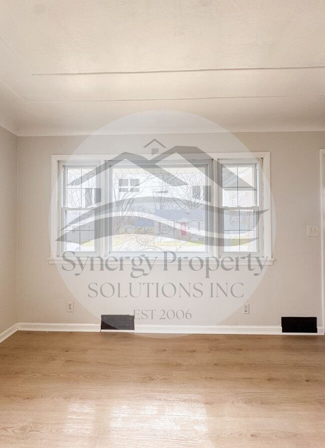 Building Photo - First Floor Living - $295 DEPOSIT