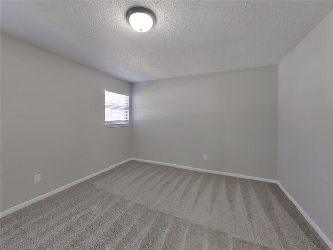 Building Photo - 12134 Quail Creek Dr