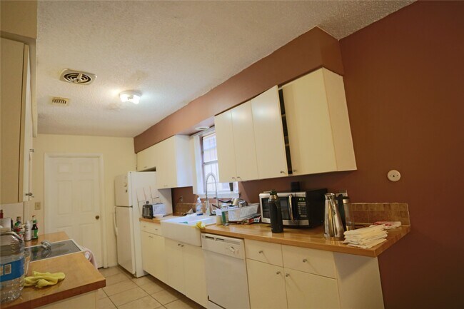 Building Photo - 6214 Grandvale Dr