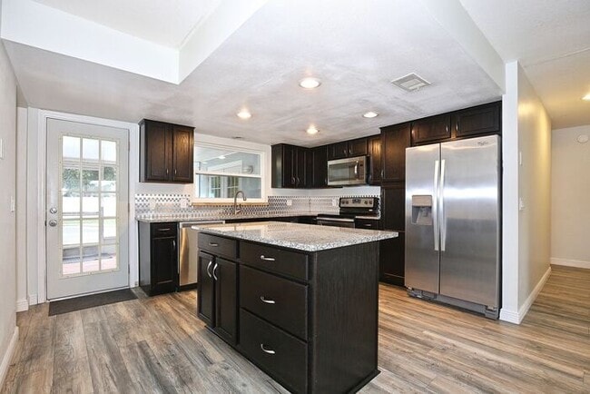 Building Photo - Gorgeous 4/2 Pool Home with a Covered Patio and a Large Fenced Backyard Located in Dr. Phillip's ...