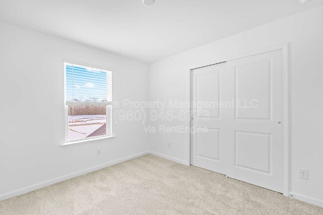 Building Photo - 2137 Riverbend Ave