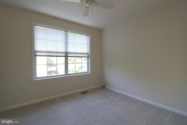 Building Photo - 47640 Sandbank Square