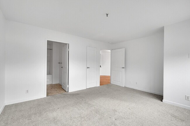 Building Photo - $1,750.00 - 1 Bedroom, 1 Bathroom, Condo in Denver with Cozy Balcony!