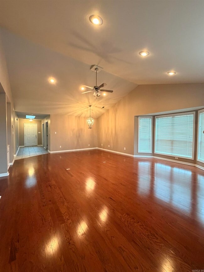 Building Photo - 31 Enclave Cir