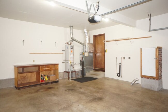 Building Photo - Lake Oswego South Shore Traditional