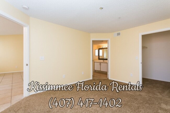 Building Photo - Beautiful third floor unit with 2 bedrooms...