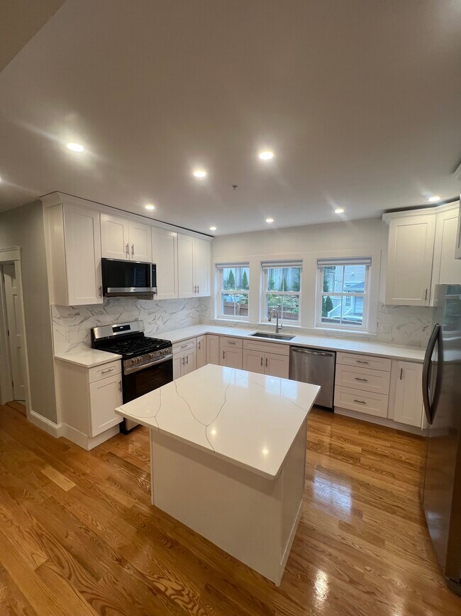 Building Photo - Brightly Renovated 4-Bed / 2-Bath • 1,800 sq