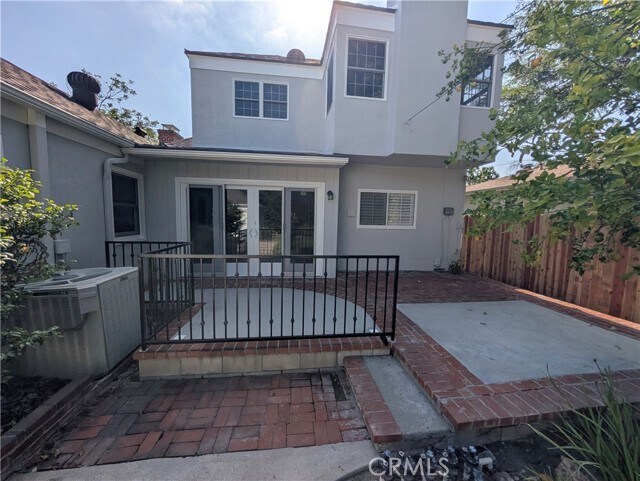 Building Photo - 582 N Sunnyslope Ave