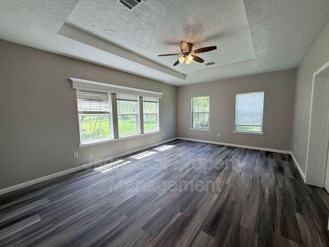 Building Photo - 816 Shady Ln