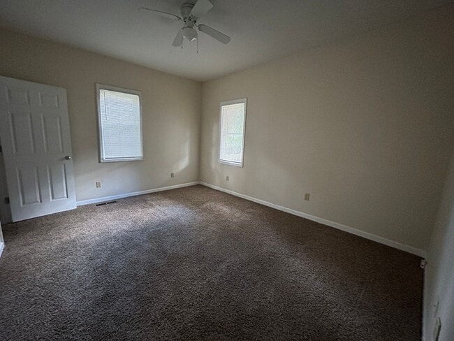 Building Photo - 108 Banks St