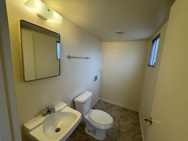 Building Photo - Maryvale 2br townhome