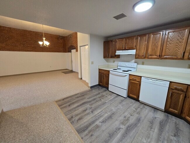 Building Photo - 147 Rawson Rd