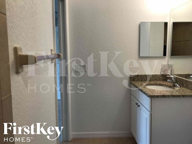 Building Photo - 6168 Lomax St