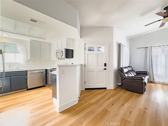 Building Photo - 141 Timbre