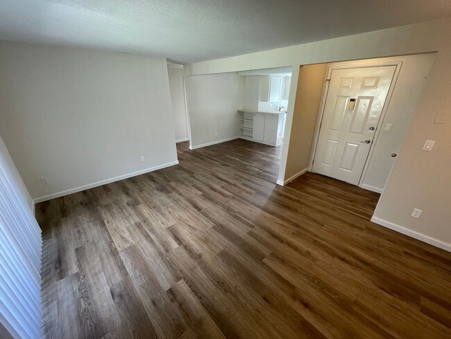 Building Photo - What the luxury of your OWN bathroom?