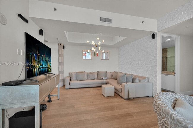 Building Photo - 15901 Collins Ave