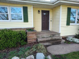 Building Photo - 2025 N 432