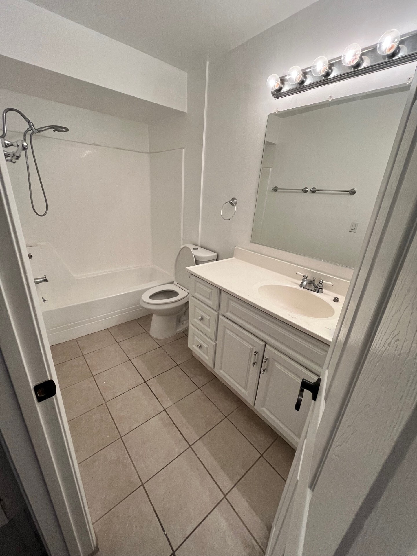 Building Photo - 1101 West Macarthur Boulevard