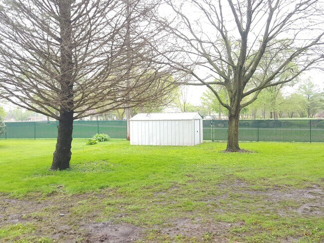 Building Photo - Now leasing for May 2026! Four Bed/Two Bath