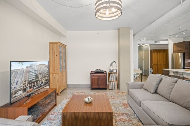 Building Photo - Logan Circle Condo