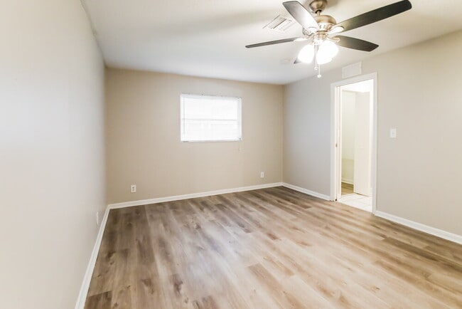 Building Photo - 5201 N Andrews Ave