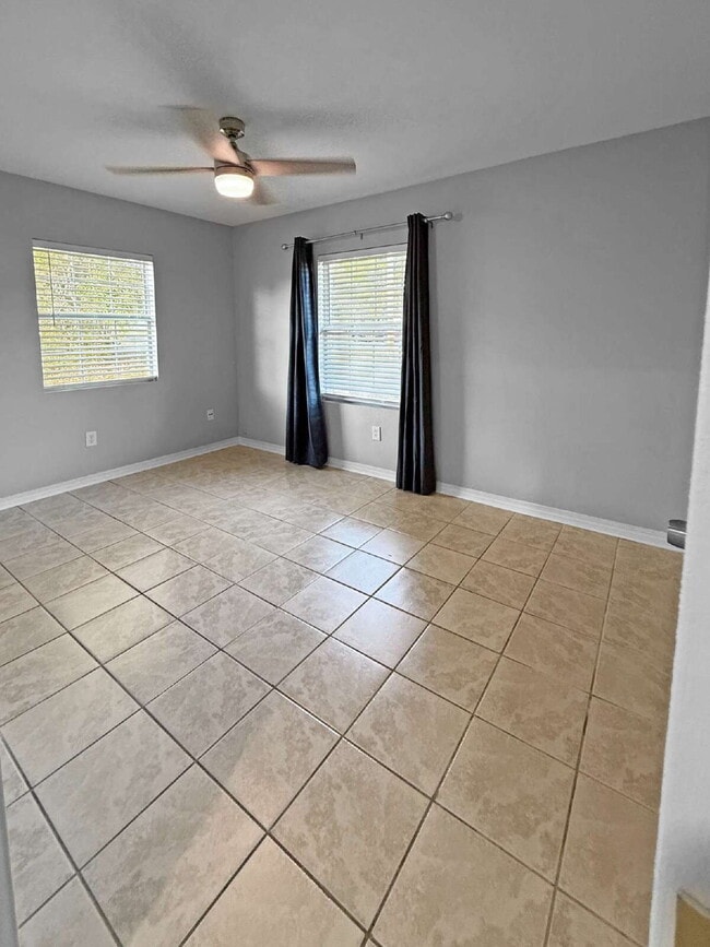 Building Photo - 5 Ellinor Ct