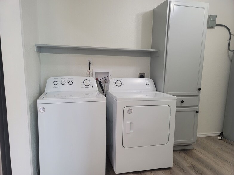 Building Photo - 407 Hemlock St