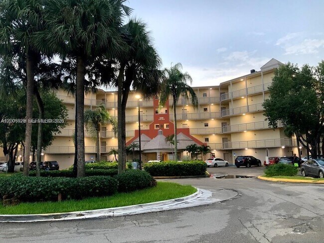 Building Photo - 8290 Lake Dr